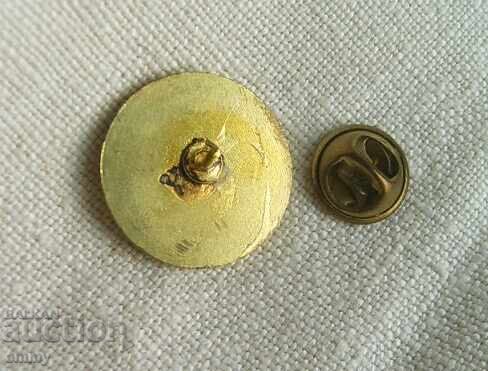 Badge football-FC Karl Marx City, Germany/FC Karl-Marx-Stadt with price 2.00 BGN | € 1.02 Badge football-FC Karl Marx City, Germany/FC Karl-Marx-Stadt with price 2.00 BGN | € 1.02