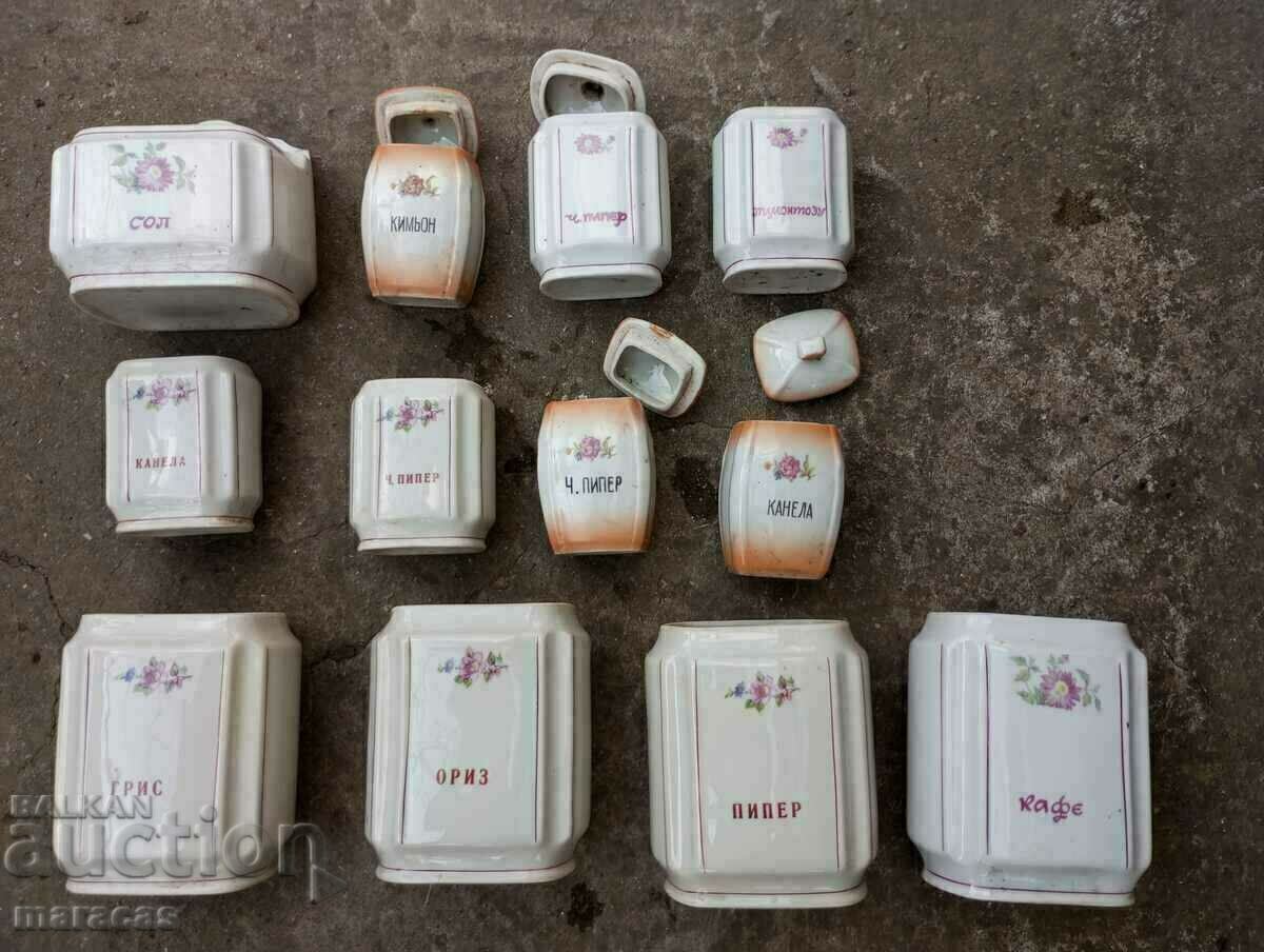 Πορσελάνινο κουτί μπαχαρικών Πορσελάνινο κουτί μπαχαρικών