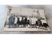 Photo Pupils with their teacher in the school yard