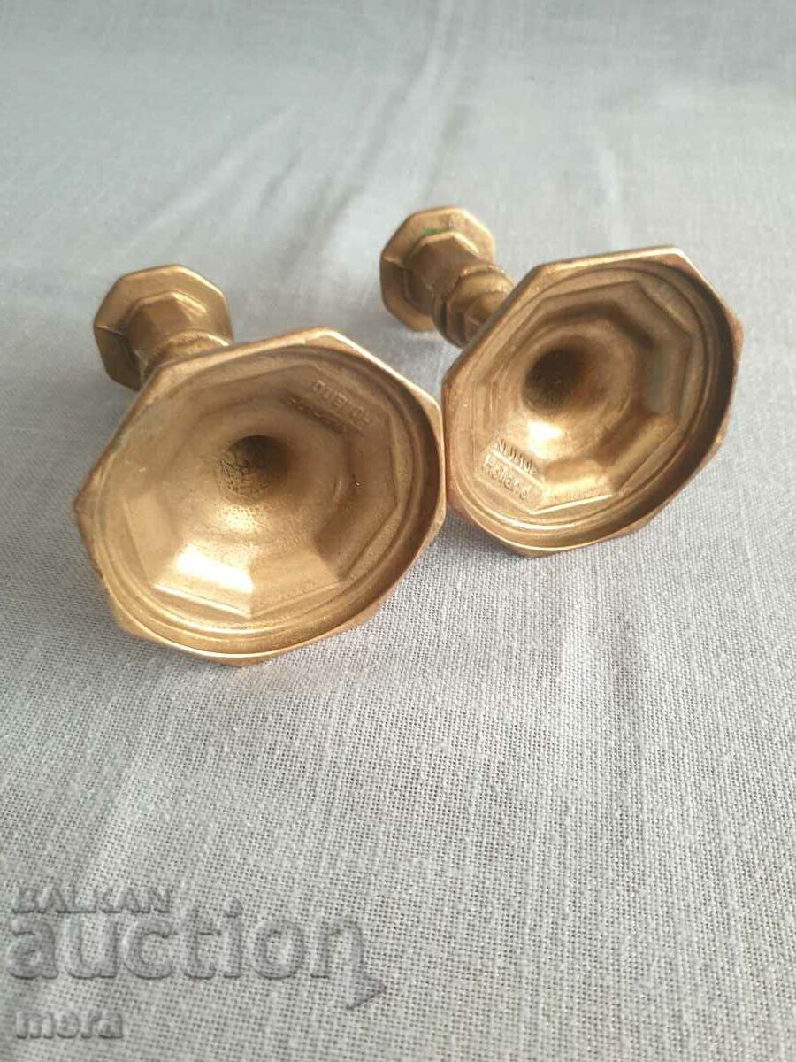 Delivery of A pair of bronze candlesticks Delivery of A pair of bronze candlesticks