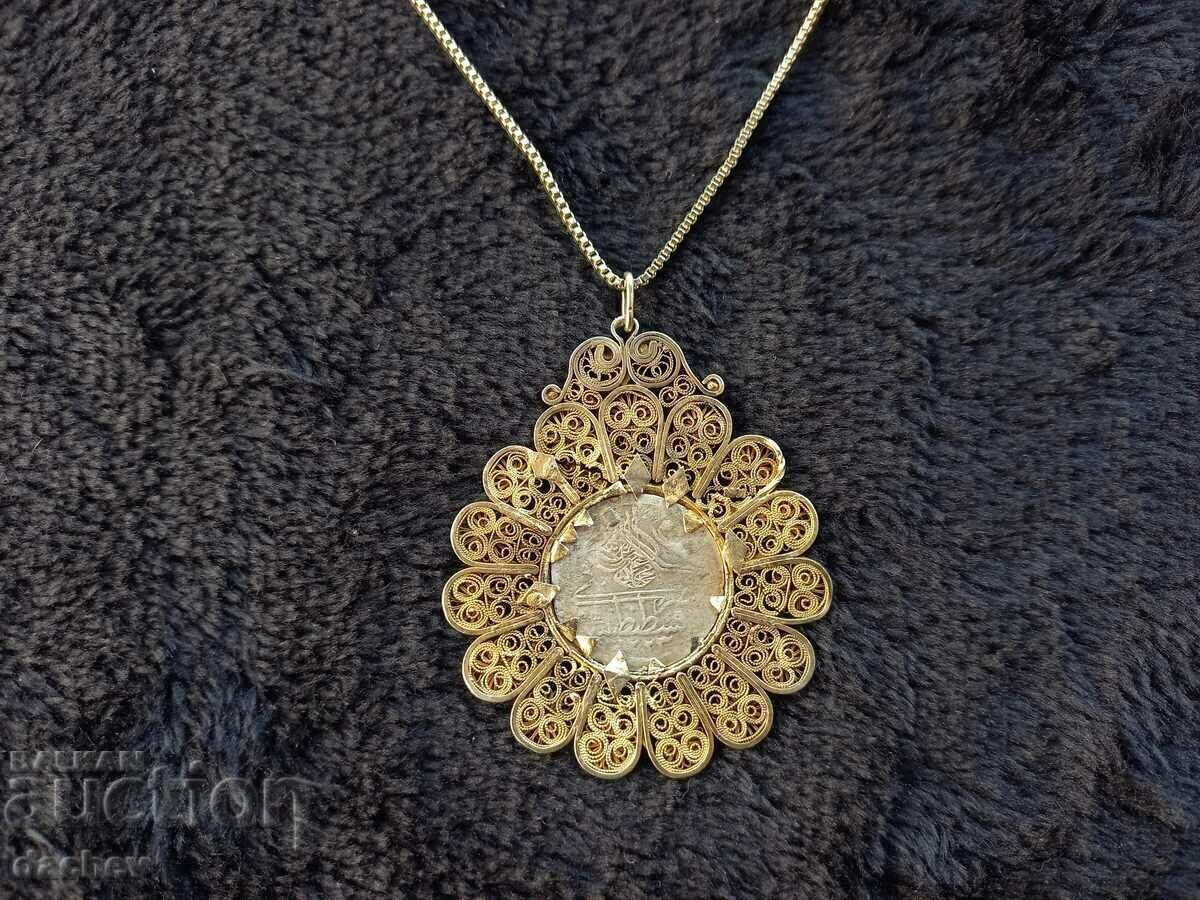 Livrarea Bijuterii de costum medalion aurit cu filigran de argint renascentist