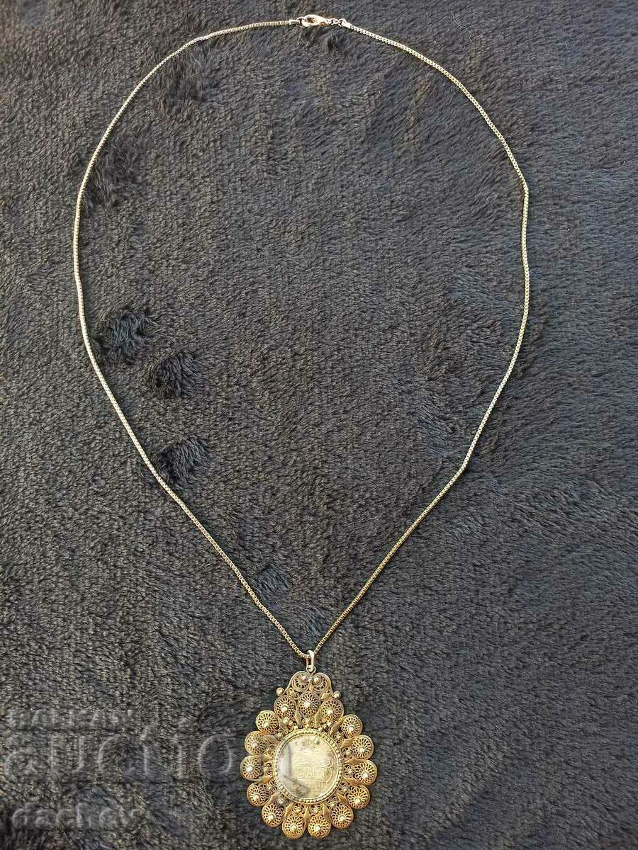 Възрожденски сребърен филигран позлатен медальон накит носия
