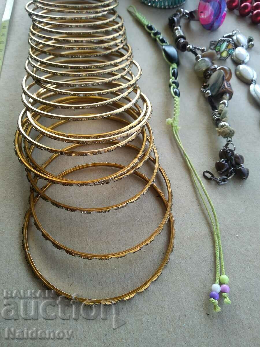 Лот бижутерия 2 с цена € 5.00 | 9.78 лв. Лот бижутерия 2 с цена € 5.00 | 9.78 лв.