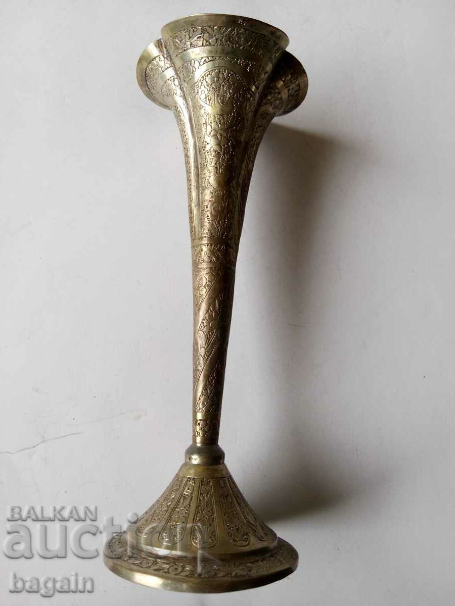 Грузинска сребърна ваза.