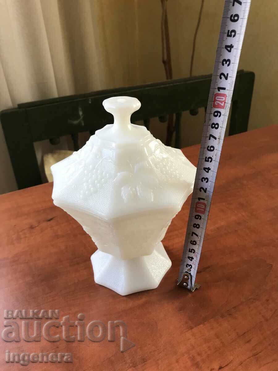 БОНБОНИЕРА КУПА КАПАК СТЪКЛО РЕЛЕФ ОТ СОЦА КРАСОТА с цена 65.00 лв. | € 33.23 БОНБОНИЕРА КУПА КАПАК СТЪКЛО РЕЛЕФ ОТ СОЦА КРАСОТА с цена 65.00 лв. | € 33.23