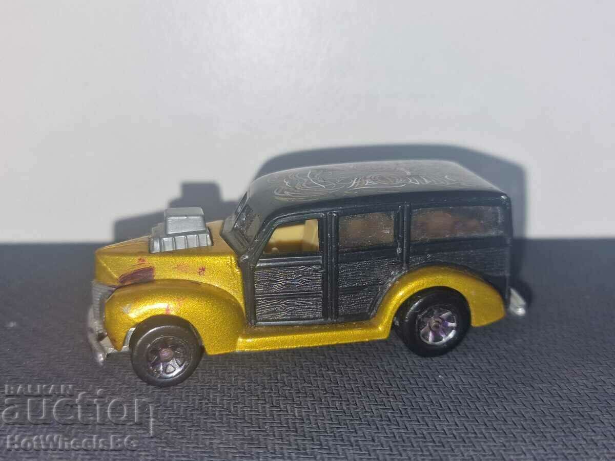 Mașină metalică Hot Wheels „Woodie din anii 40”.