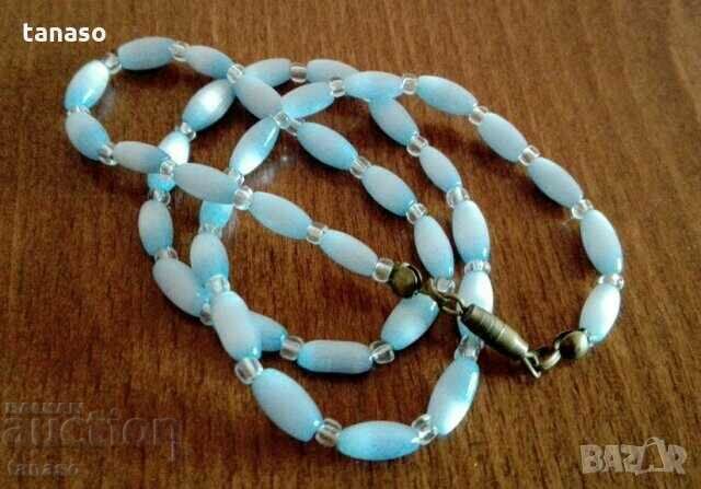 Licitație Colier vechi, lănțișor sidef albastru Licitație Colier vechi, lănțișor sidef albastru