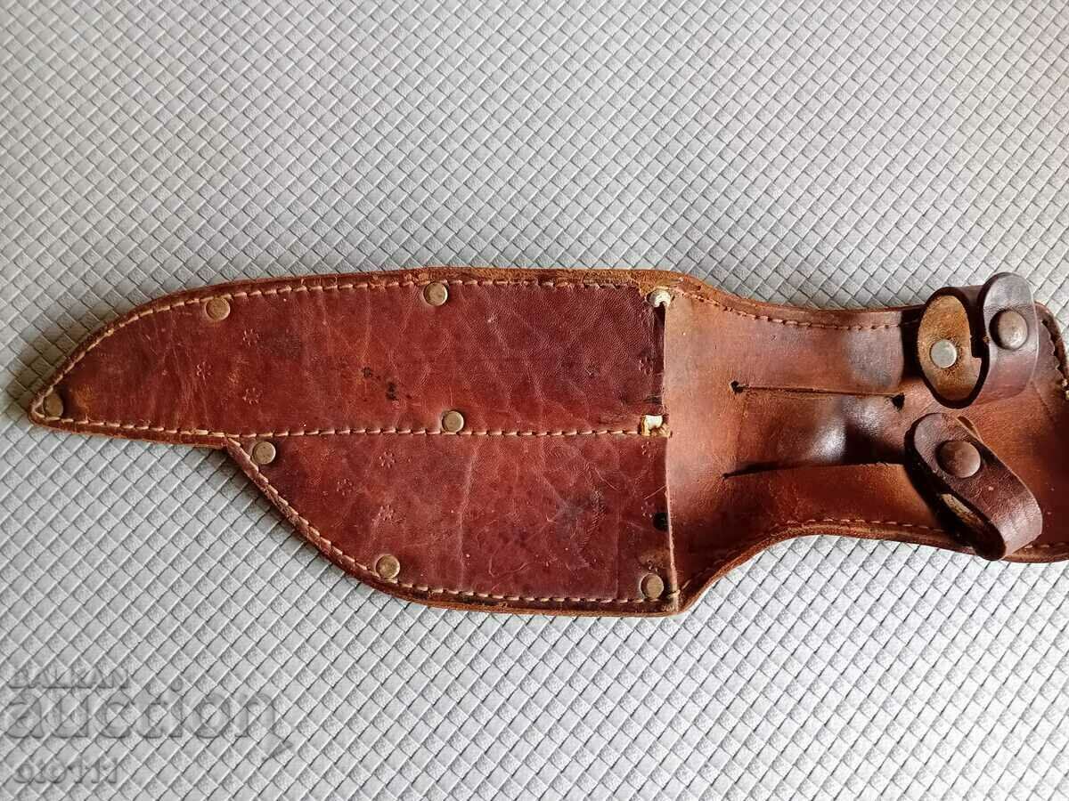 CAUZA PIELE VECHE PENTRU DOUA CUTITE cu preț 30.00 BGN | € 15.34