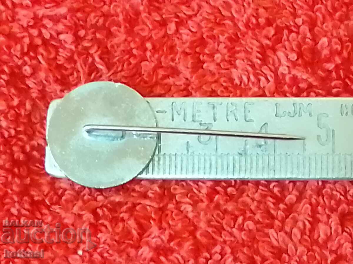 Old massive metal sports Volleyball badge pin with price 5.50 BGN | € 2.81 Old massive metal sports Volleyball badge pin with price 5.50 BGN | € 2.81