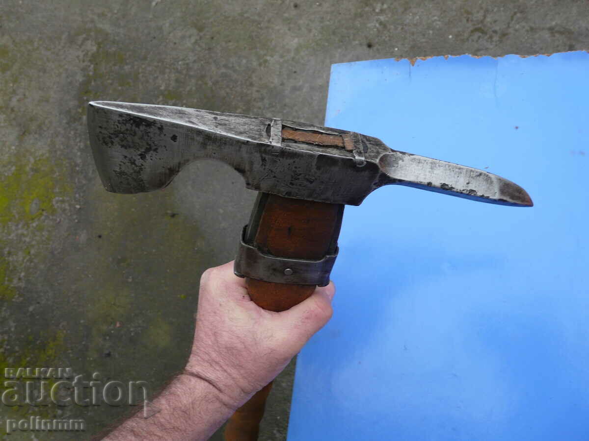 Auction German Pickaxe / Ax WW 1- WW 2 Auction German Pickaxe / Ax WW 1- WW 2