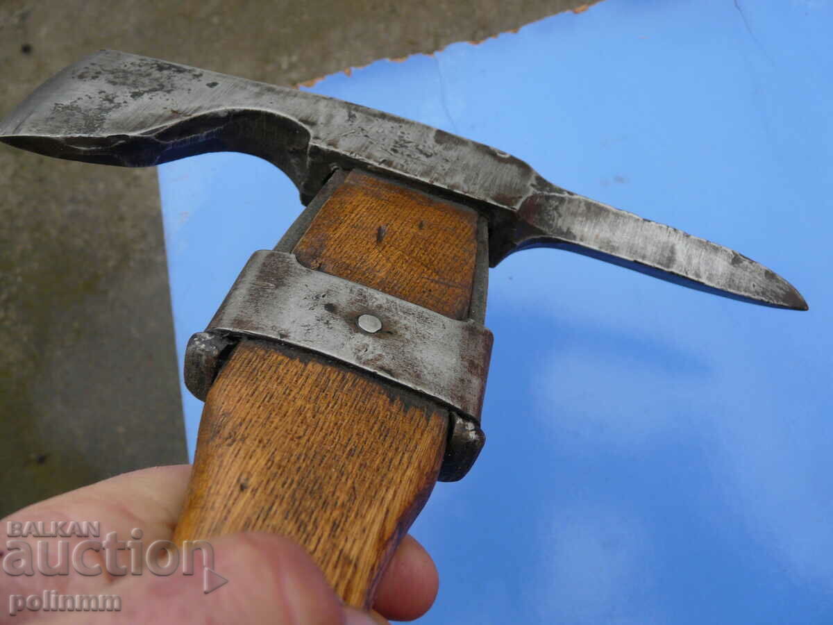 Delivery of German Pickaxe / Ax WW 1- WW 2 Delivery of German Pickaxe / Ax WW 1- WW 2