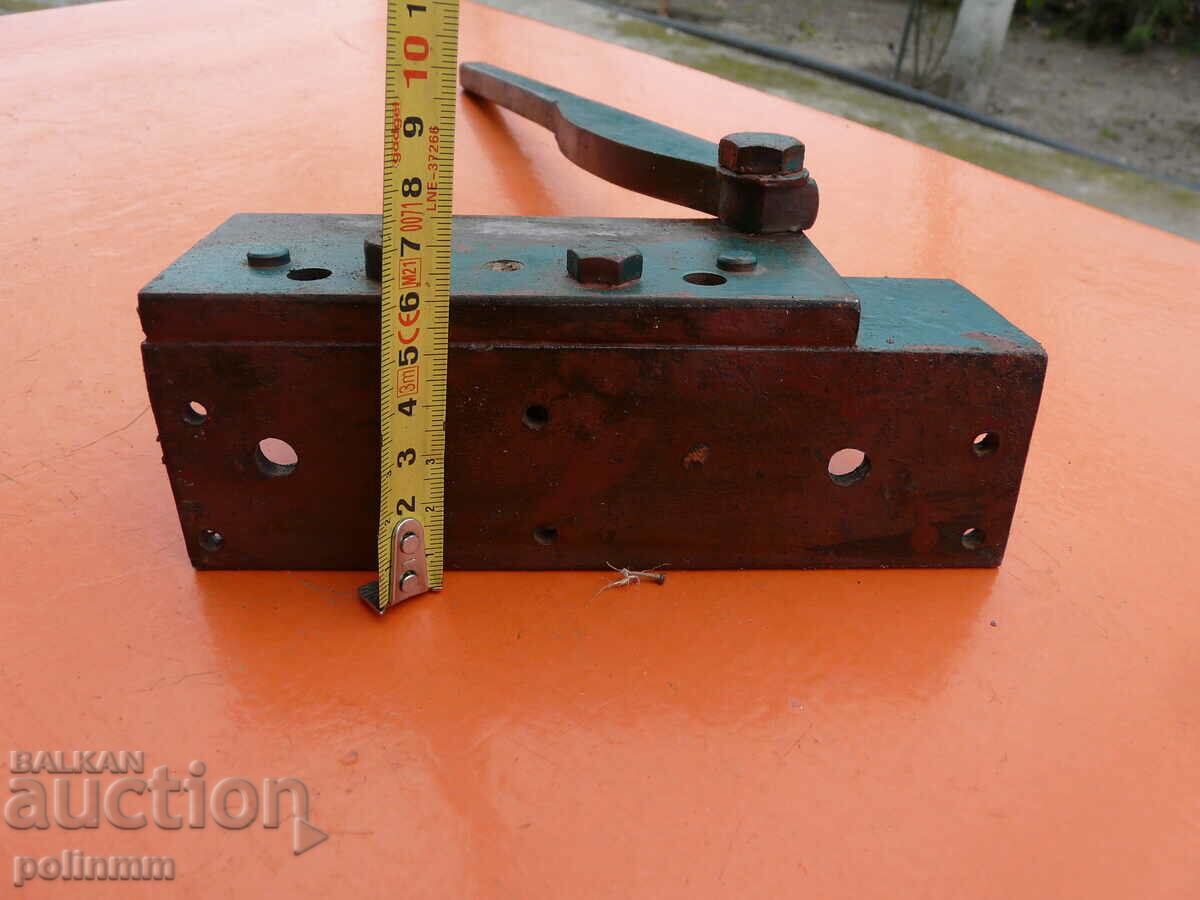 Auction Old Bulgarian small sheet metal guillotine Auction Old Bulgarian small sheet metal guillotine
