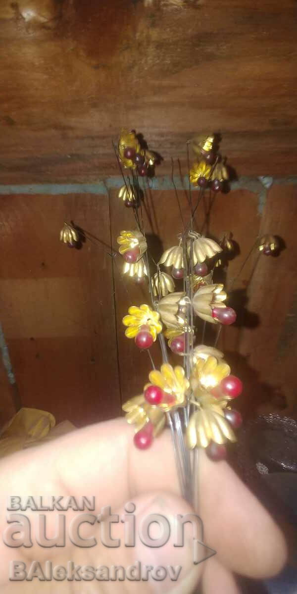 Auction  Old bronze flower decoration with glass pendants