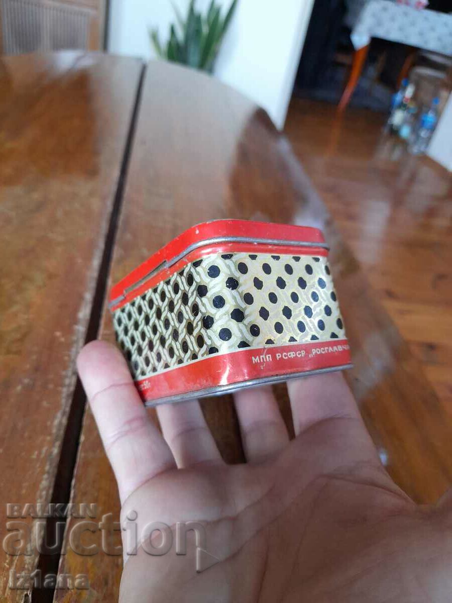 Доставка на Стара кутия от Грузински чай