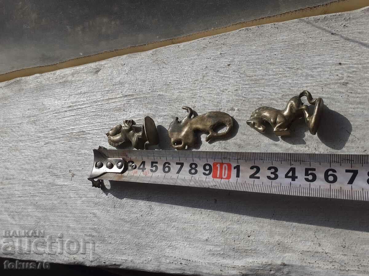 Auction Miniature bronze figurines 3 pieces - lot 4 Auction Miniature bronze figurines 3 pieces - lot 4