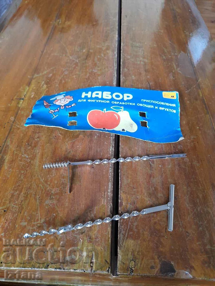 Стар набор приспособления за фигурна обработка на плодове с цена 37.00 лв. | € 18.92