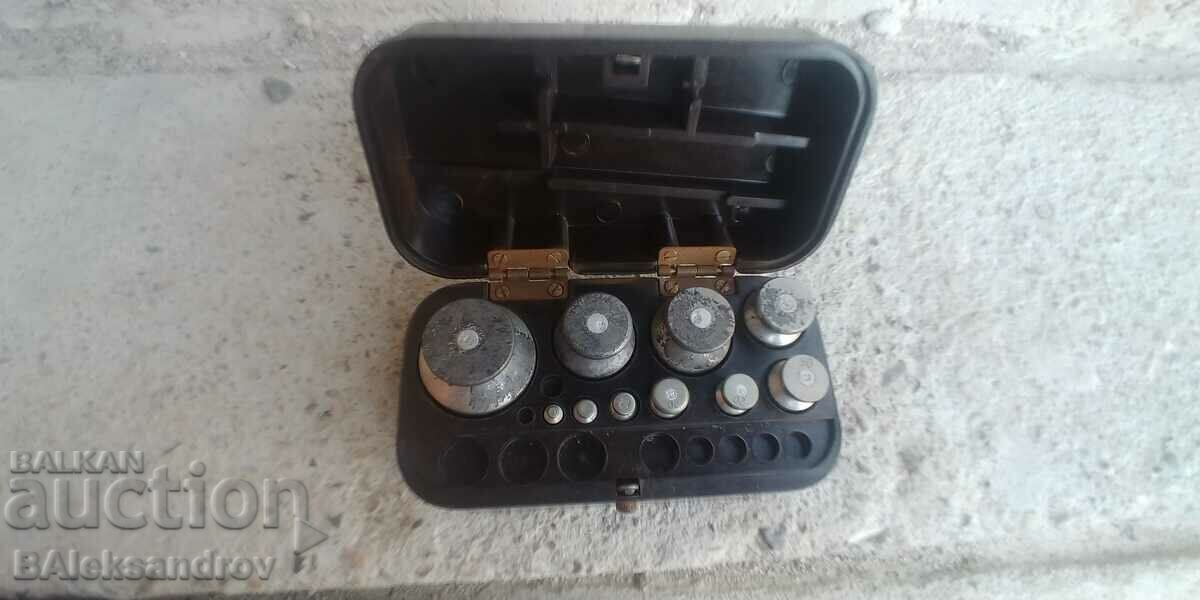 Old scales in a bakelite box with price 46.00 BGN | € 23.52 Old scales in a bakelite box with price 46.00 BGN | € 23.52