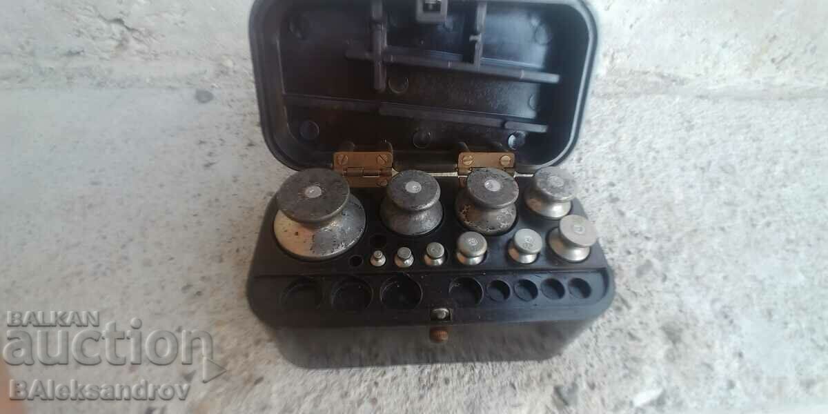 Old scales in a bakelite box