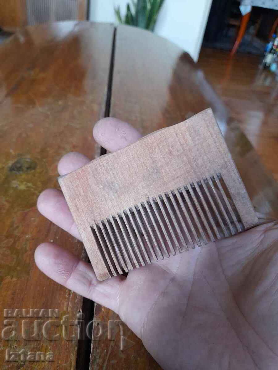 Delivery of Old wooden comb Delivery of Old wooden comb