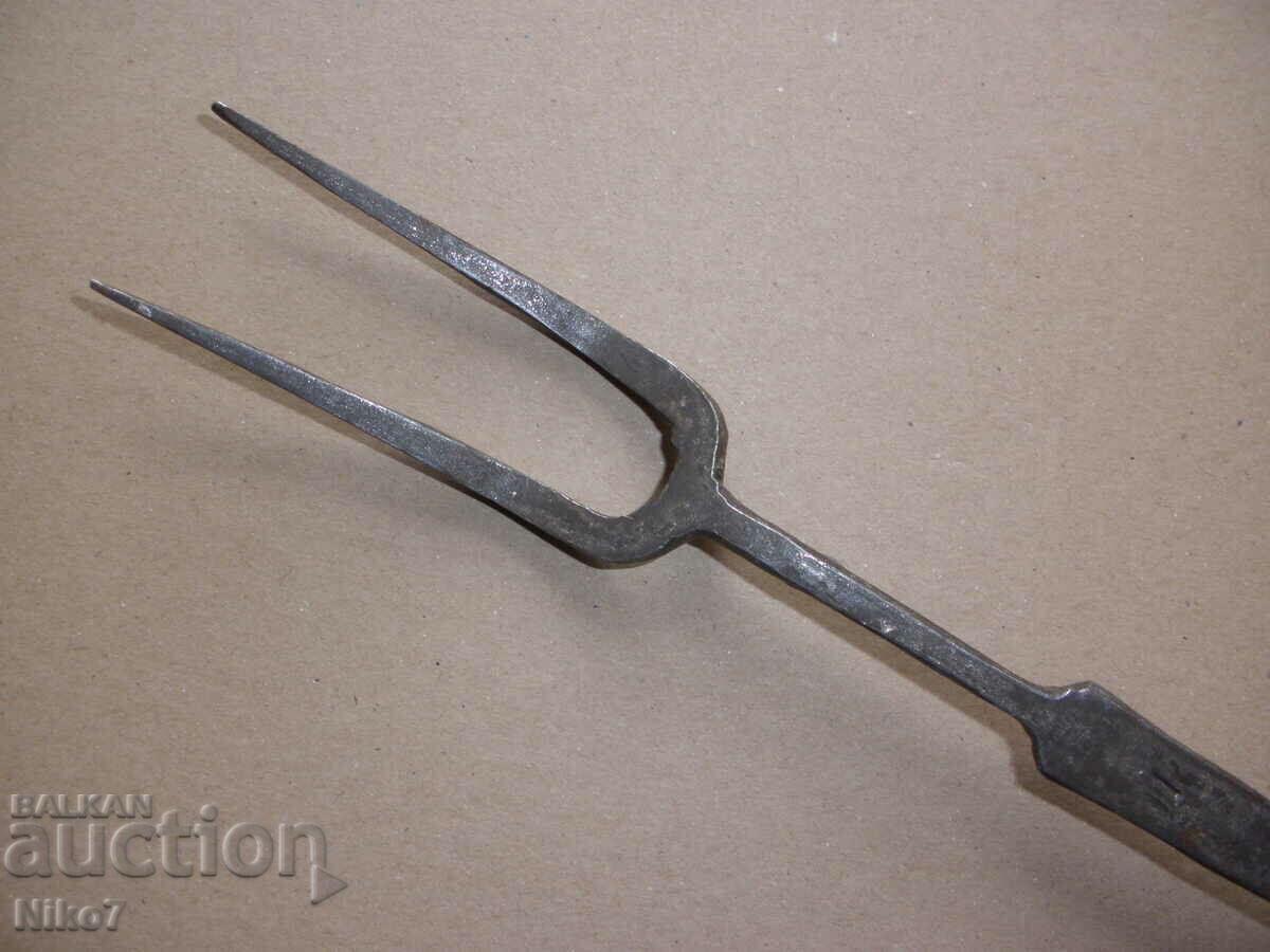 Livrarea Furculiță pentru carne din fier forjat. Livrarea Furculiță pentru carne din fier forjat.