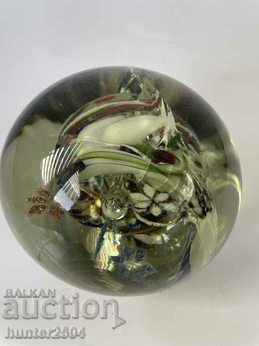 Auction paperweight Sphere with flowers-6.5 cm Auction paperweight Sphere with flowers-6.5 cm