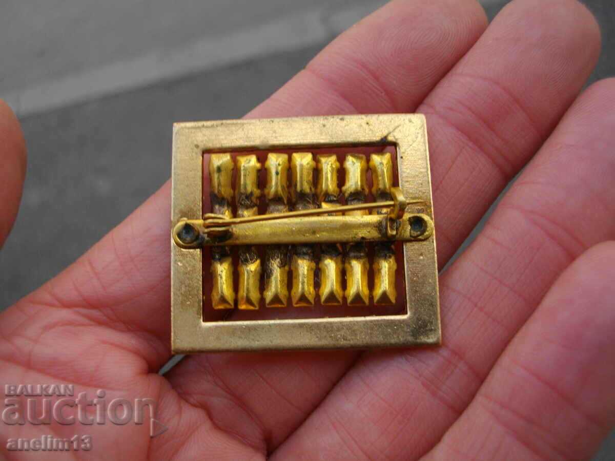 Delivery of AN OLD GILT BROOCH Delivery of AN OLD GILT BROOCH