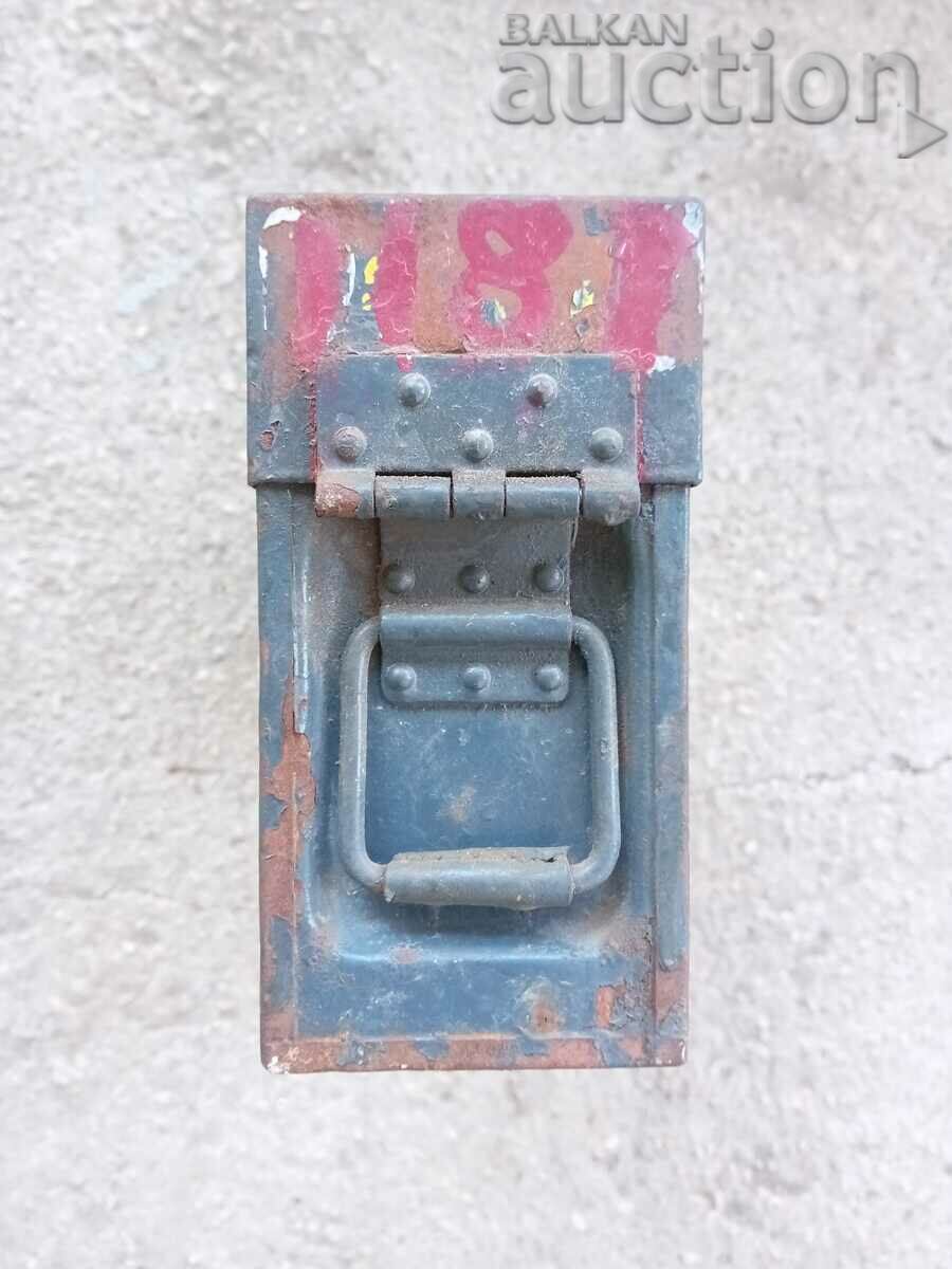 Delivery of Cartridge box MG 34 LAVCHE 1940 WWII ammunition box Delivery of Cartridge box MG 34 LAVCHE 1940 WWII ammunition box