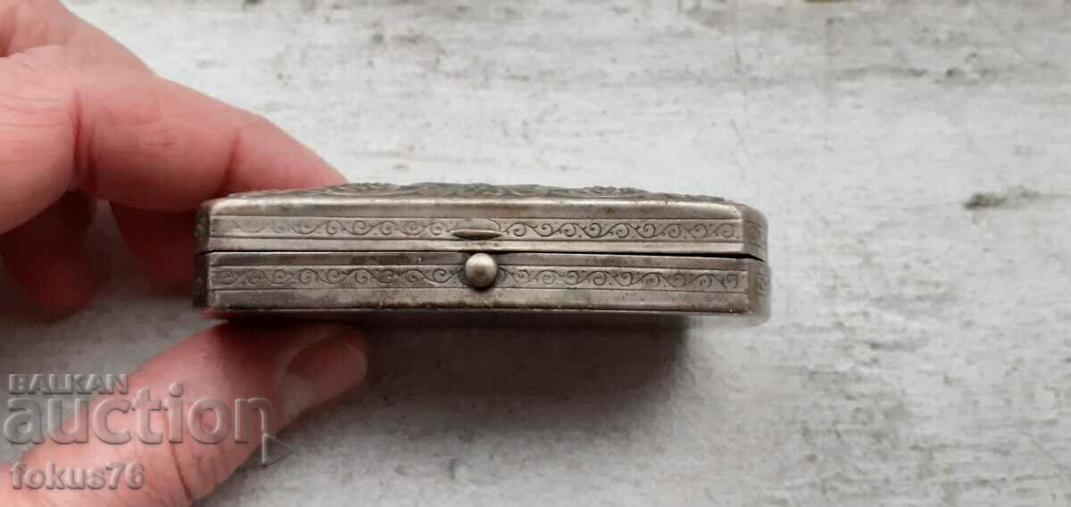 Old snuff box - mint with markings with price 69.00 BGN | € 35.28 Old snuff box - mint with markings with price 69.00 BGN | € 35.28