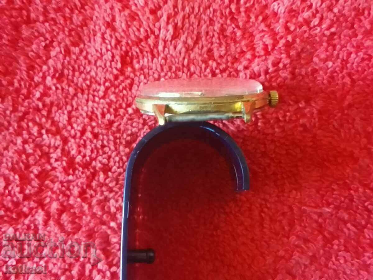 Delivery of Old manual mechanical men's Swiss gold plated watch Delivery of Old manual mechanical men's Swiss gold plated watch