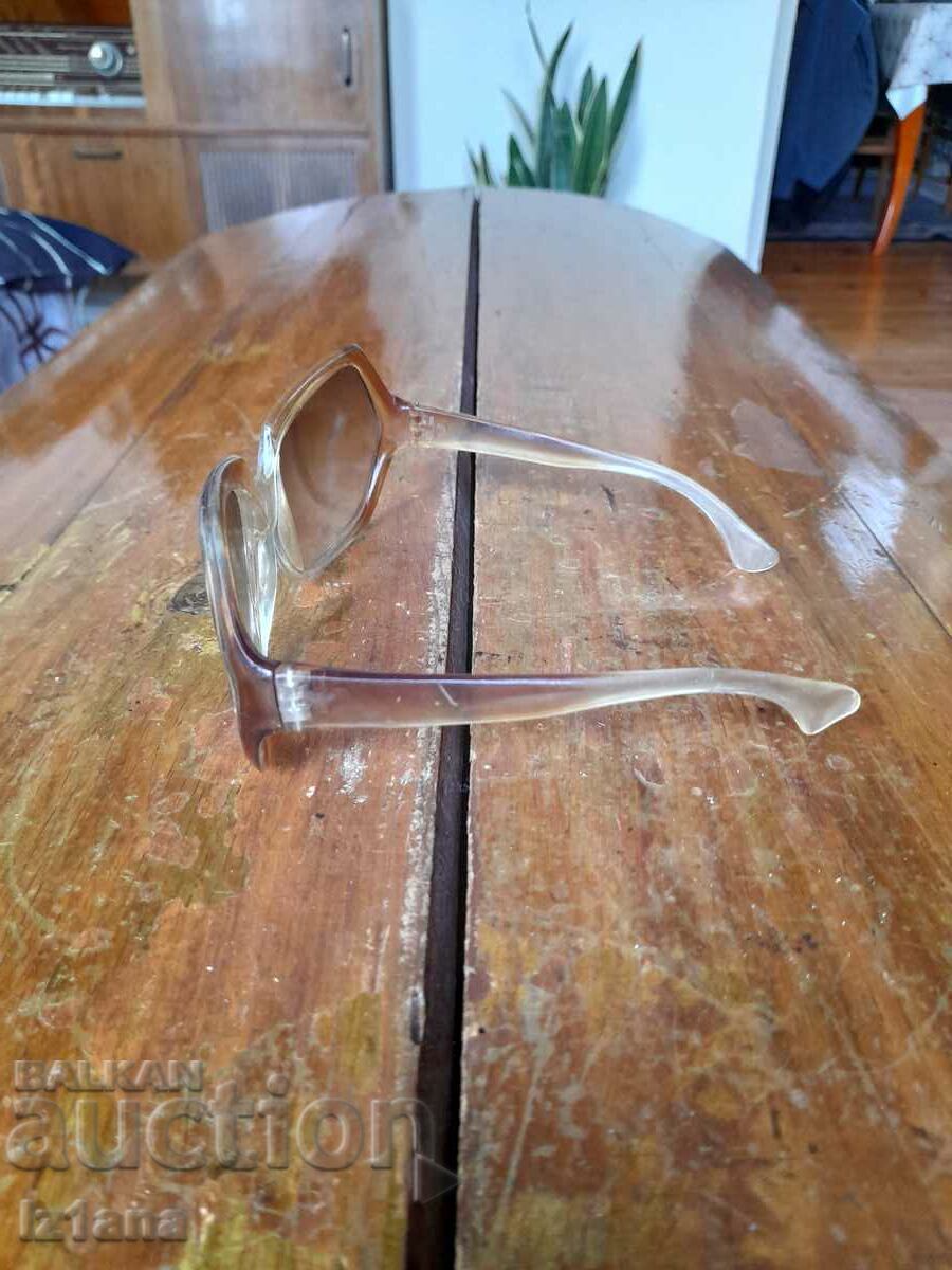 Livrarea Ochelari de soare pentru bătrâni