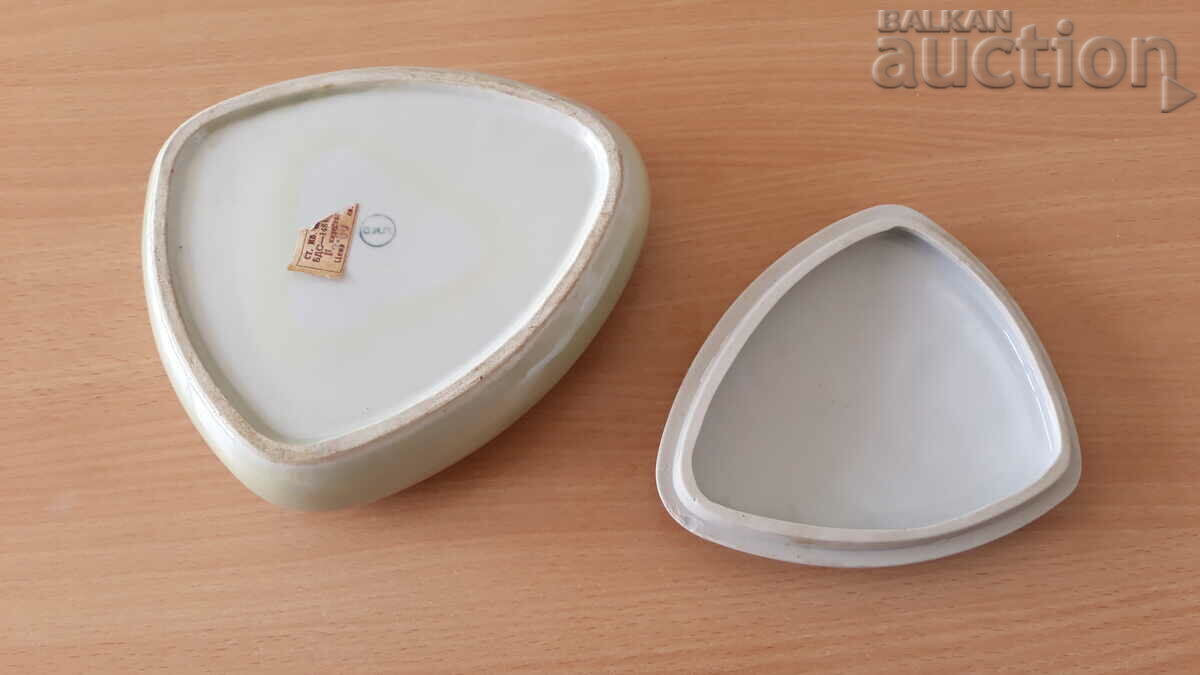 Delivery of SOC BULGARIAN PORCELAIN JEWELRY BOX WITH LION CAP Delivery of SOC BULGARIAN PORCELAIN JEWELRY BOX WITH LION CAP