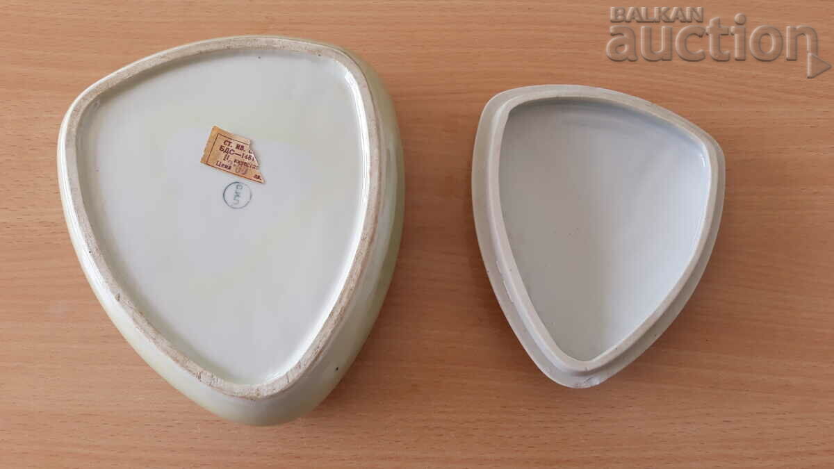 SOC BULGARIAN PORCELAIN JEWELRY BOX WITH LION CAP - 6 SOC BULGARIAN PORCELAIN JEWELRY BOX WITH LION CAP - 6