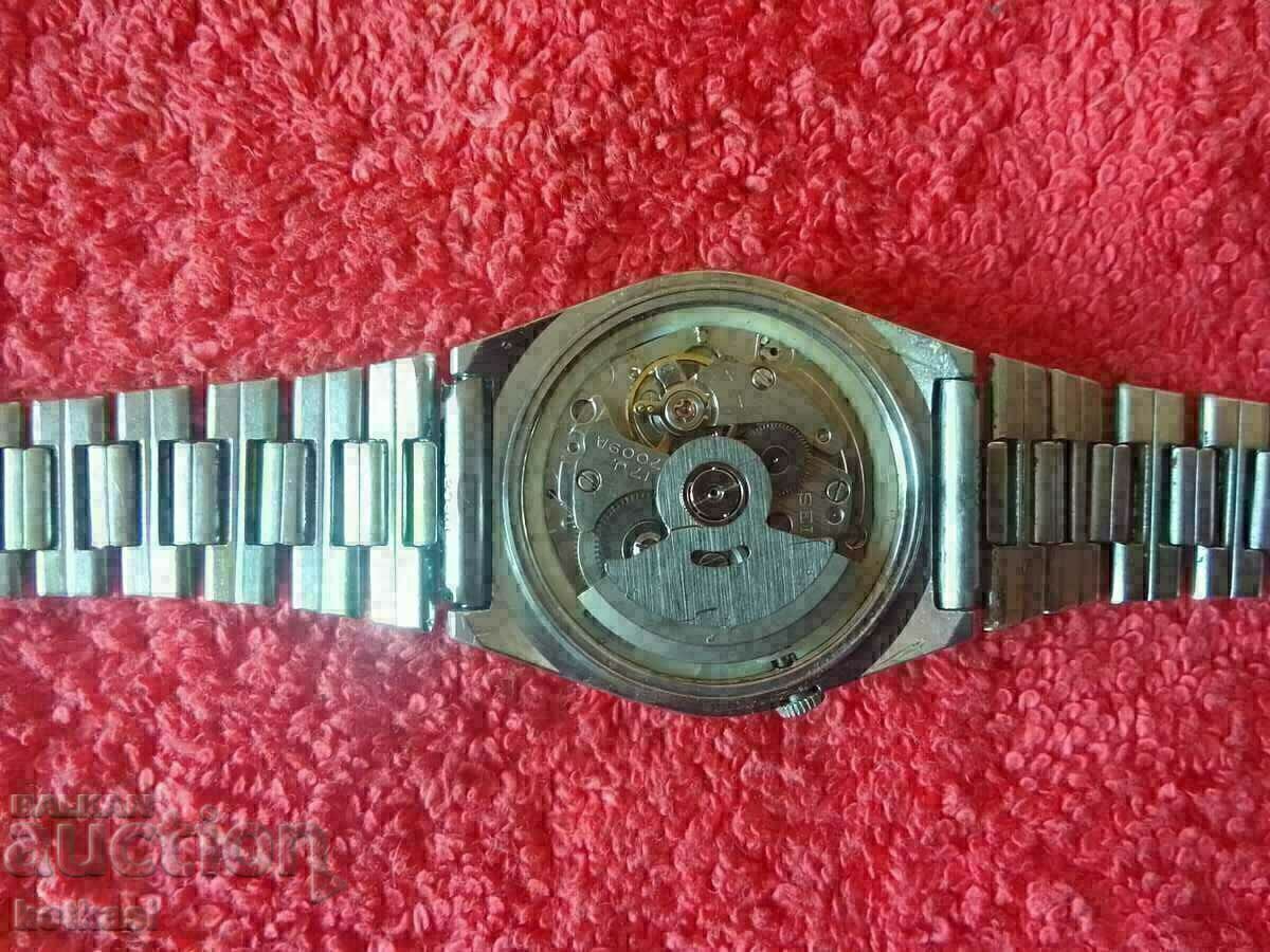 Delivery of Old manual men's watch Automatic SEIKO 5 Japan