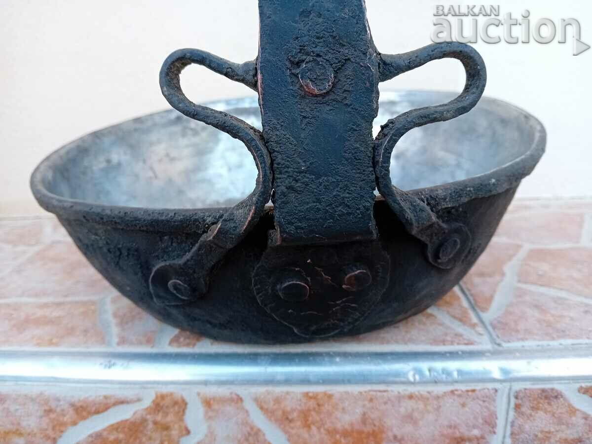 Παράδοση αντίκα χάλκινο ταψί χειροποίητο χάλκινο σκεύος χαλκό