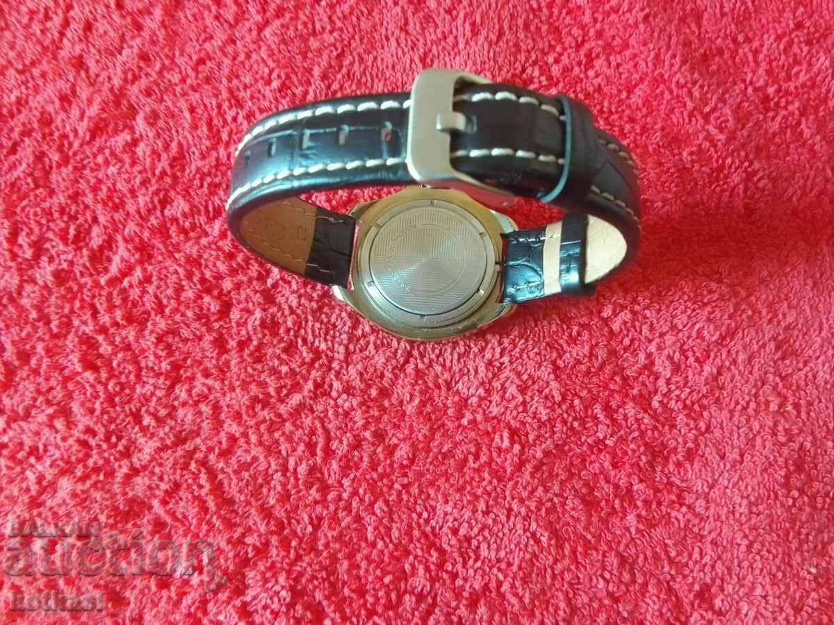 Delivery of Old manual mechanical men's watch Vostok Commander Tank Delivery of Old manual mechanical men's watch Vostok Commander Tank