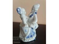 I am selling a porcelain statuette of the Marquis and the Marquise