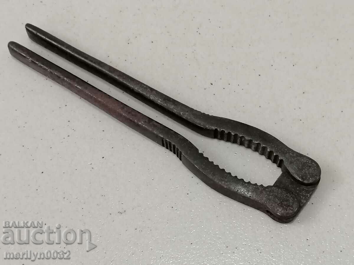 An old nutcracker from Soca NRB with price 42.00 BGN | € 21.47 An old nutcracker from Soca NRB with price 42.00 BGN | € 21.47