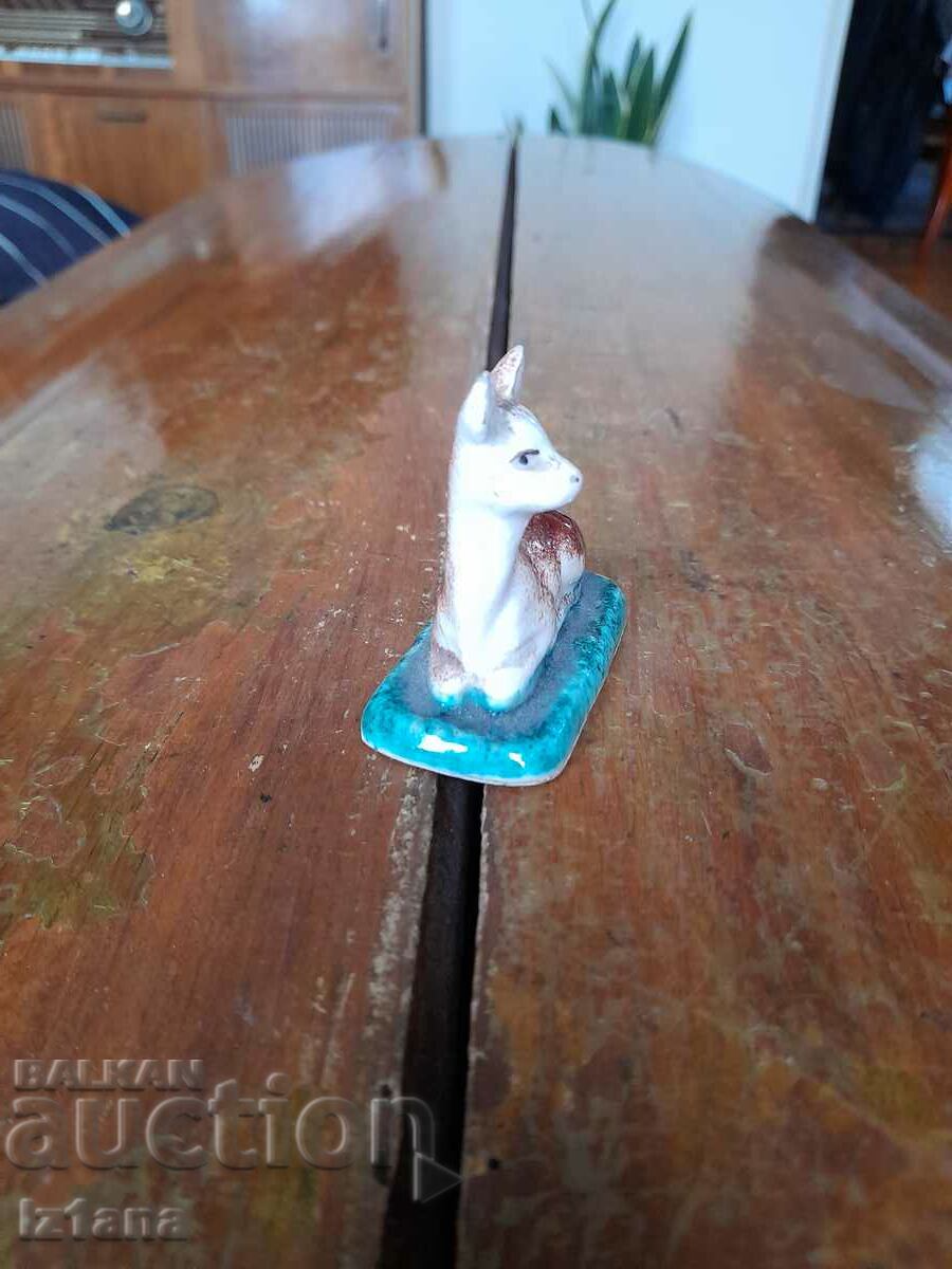 Delivery of Old porcelain figure, doe Delivery of Old porcelain figure, doe