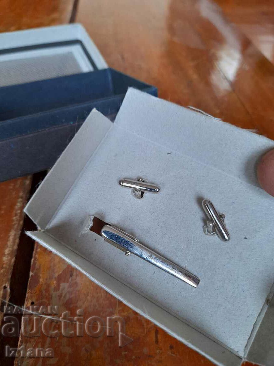 Delivery of Tie pin, sleeves Delivery of Tie pin, sleeves