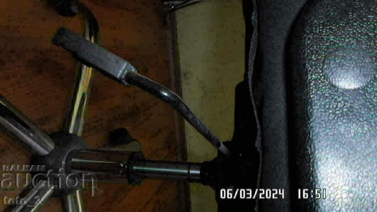 OFFICE CHAIR ON WHEELS - DISCOUNT!! - 5 OFFICE CHAIR ON WHEELS - DISCOUNT!! - 5