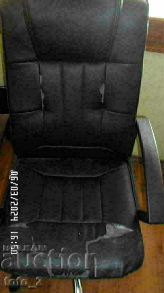 OFFICE CHAIR ON WHEELS - DISCOUNT!! OFFICE CHAIR ON WHEELS - DISCOUNT!!