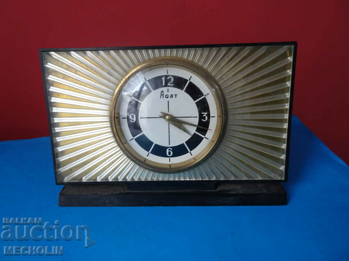 COLLECTIBLE RUSSIAN AGATE WEEKLY DESK CLOCK