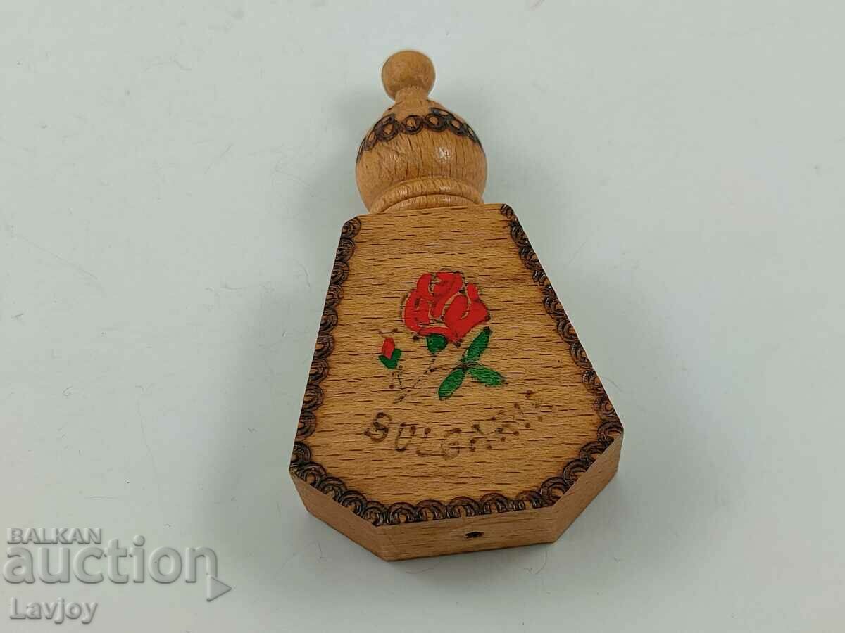 Auction Wooden pyrographed muskell Auction Wooden pyrographed muskell