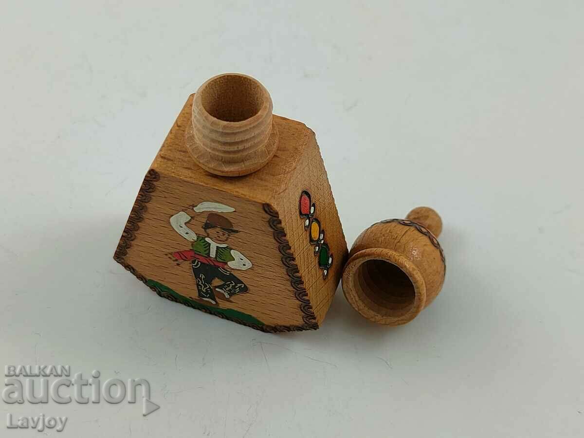 Delivery of Wooden pyrographed muskell Delivery of Wooden pyrographed muskell