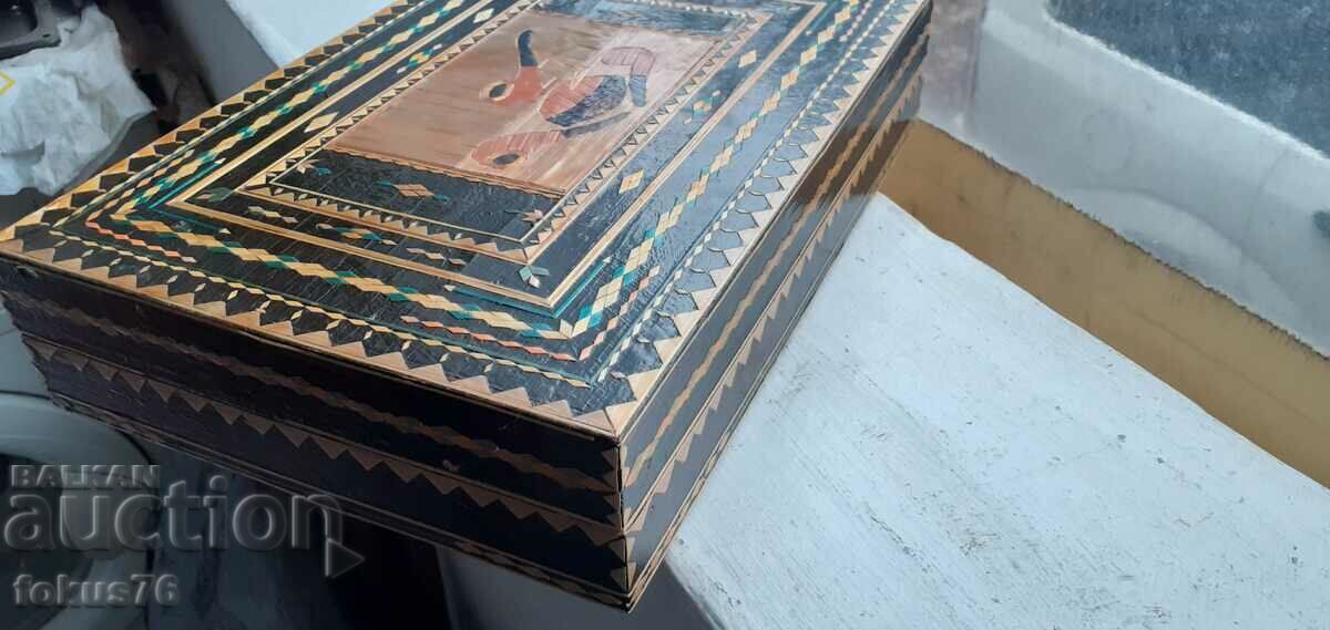 Auction  A great inlaid wooden pipe box - pipe, box