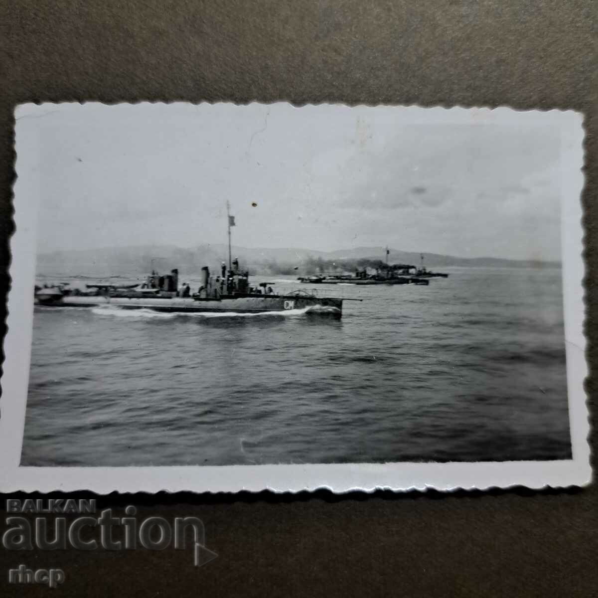 Royal Navy torpedo boats Daring Brave 1930s photo