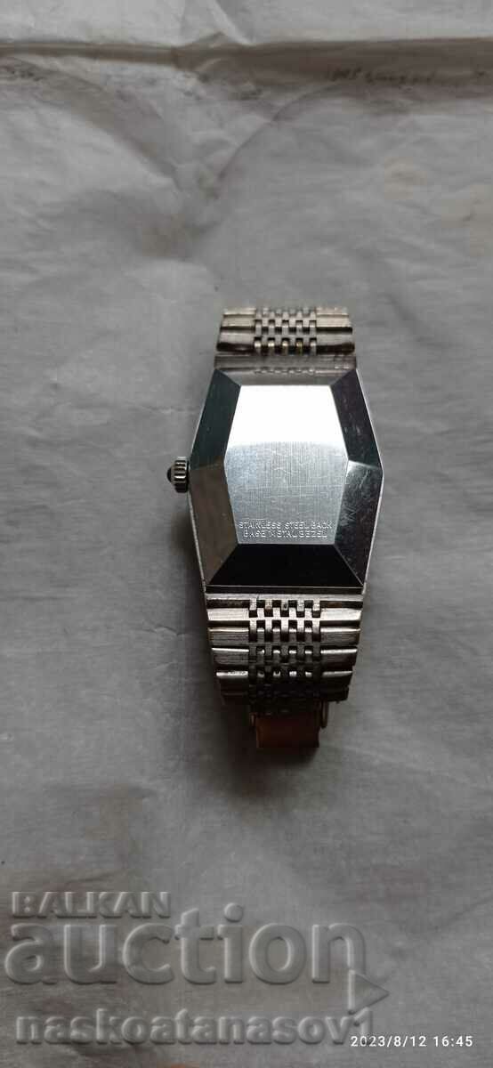 Delivery of "WITTNAUER" Men's Wrist Quartz Watch Delivery of "WITTNAUER" Men's Wrist Quartz Watch