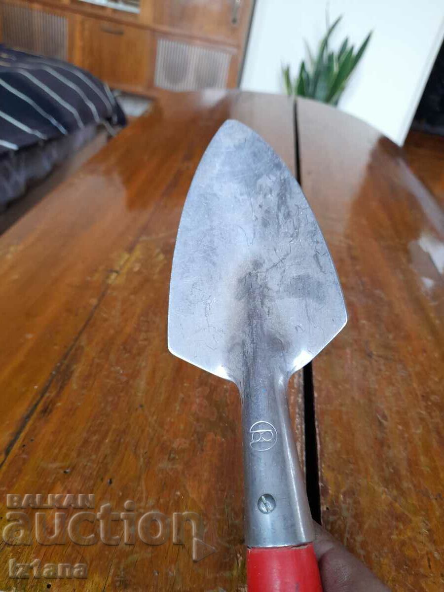 Old shovel, shovel with price 32.00 BGN | € 16.36 Old shovel, shovel with price 32.00 BGN | € 16.36
