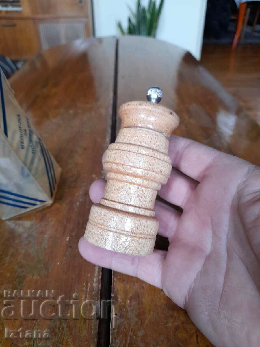 Old grinder, pepper mill with price 22.00 BGN | € 11.25 Old grinder, pepper mill with price 22.00 BGN | € 11.25