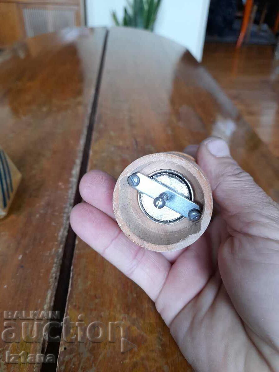 Auction Old grinder, pepper mill Auction Old grinder, pepper mill